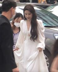 刘亦菲穿绿色裙子