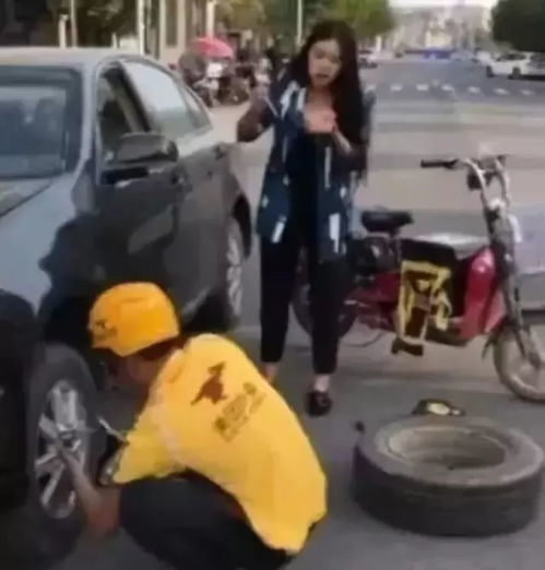 外卖员网购高功率电池，丰台小区车棚深夜失火