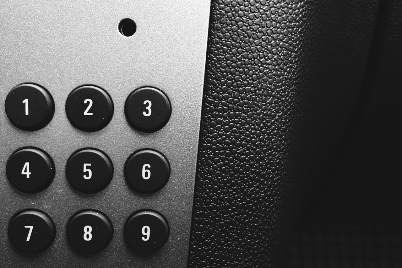 张桂梅眼中的杜富国,心疼与感动的交织 张桂梅眼中的杜富国,心疼与感动的交织