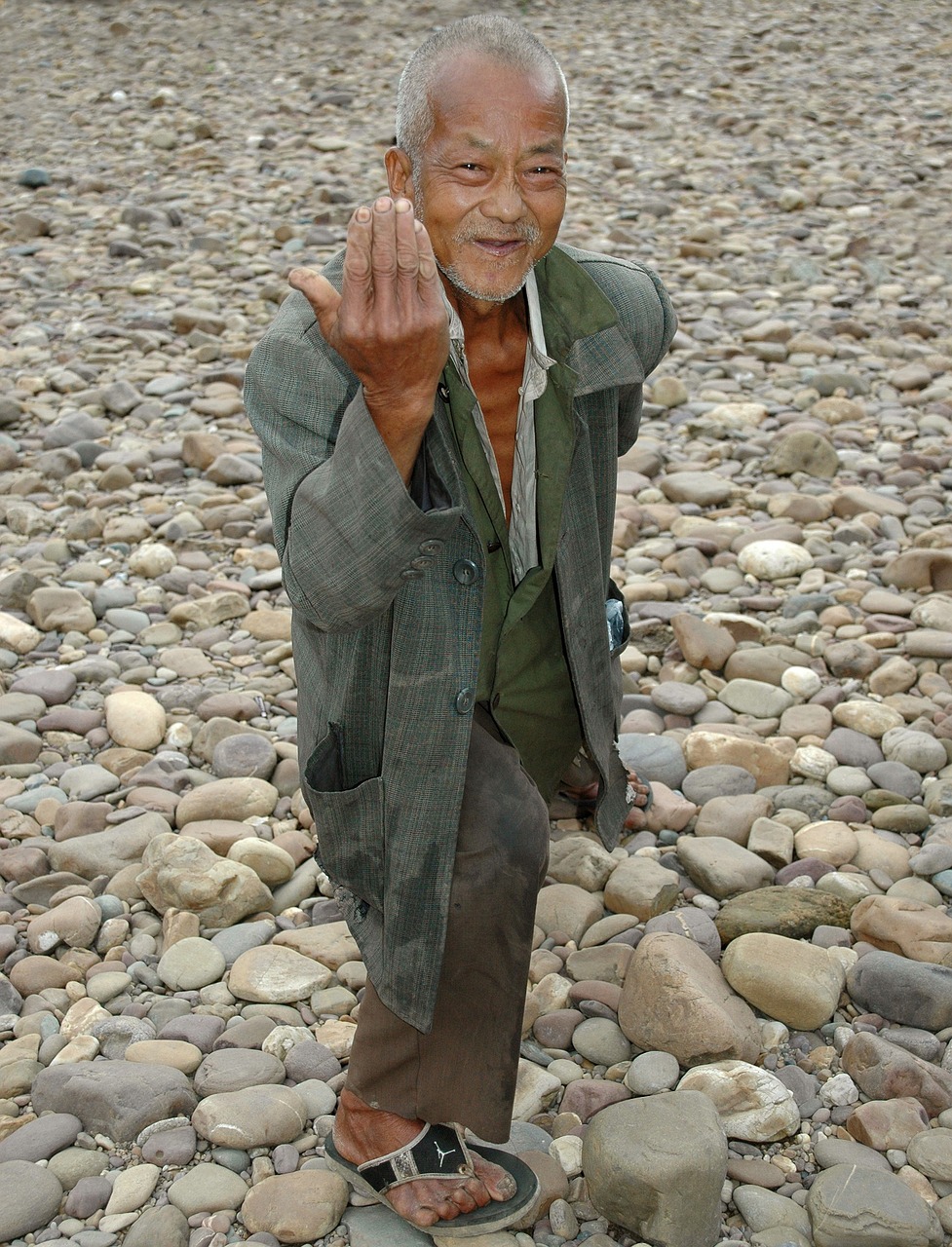 杨振宁与翁帆共度百岁人生，102岁庆生记