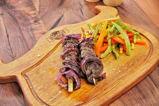 关于狗肉不能和什么一起吃的问题，需要从科学、法律、伦理和健康多个角度理性看待