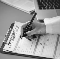 因此，报考条件主要依据各评价机构制定的标准，并需符合国家健康管理师国家职业技能标准（2021年版）的基本要求。常见报考条件如下（以三级/高级工为例，最常报考级别）